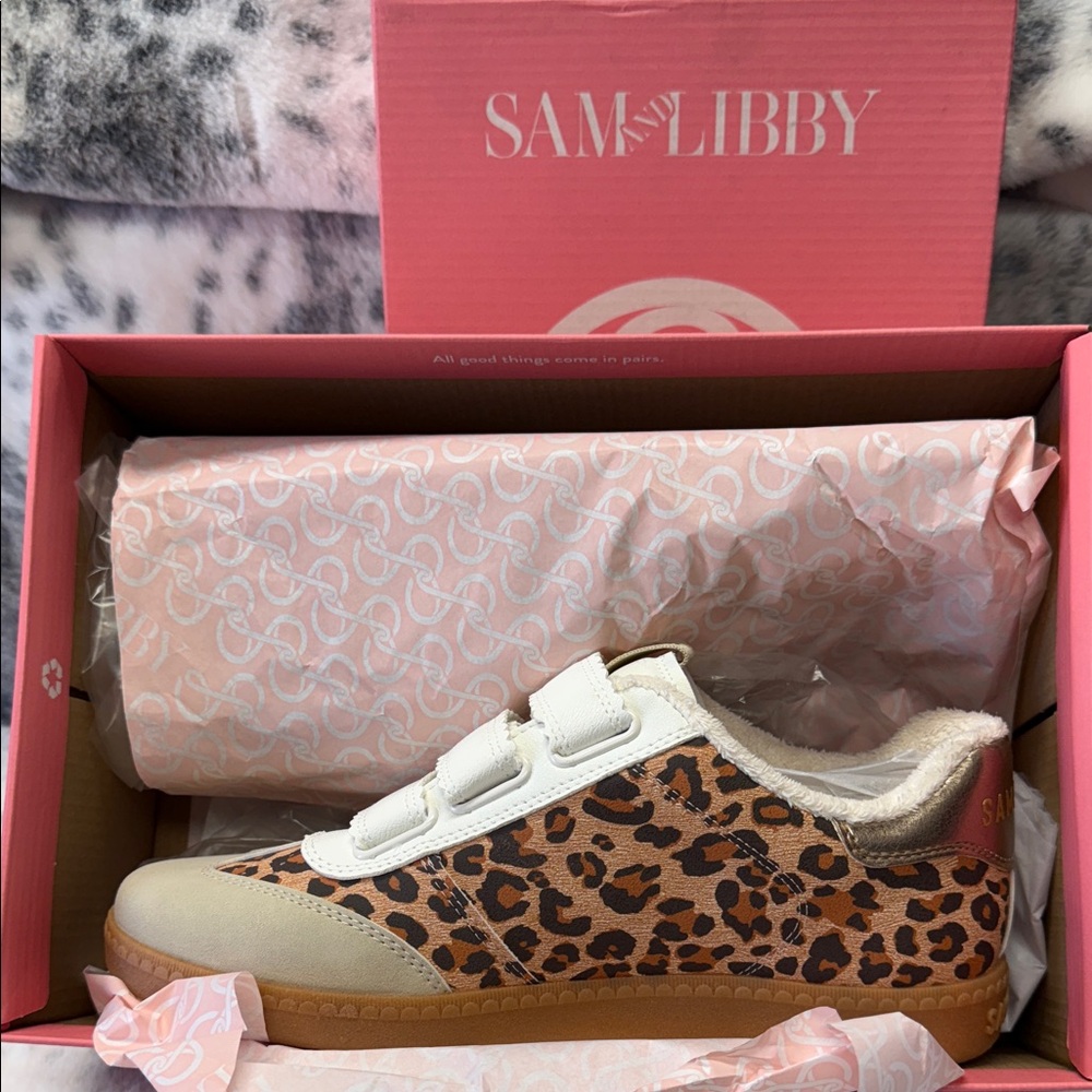 New women 7.5 Sam & Libby Leopard Print Sneakers Velcro closure
